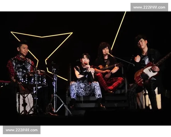 《互撕比赛激烈上演明星之间纷争粉丝热议话题不断》